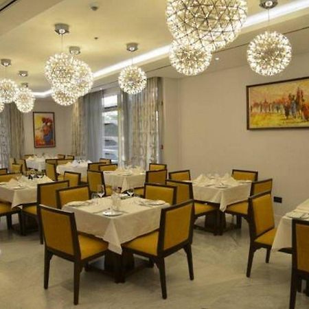 Room In Lodge - The Envoy Hotel And Suites Abuja Esterno foto