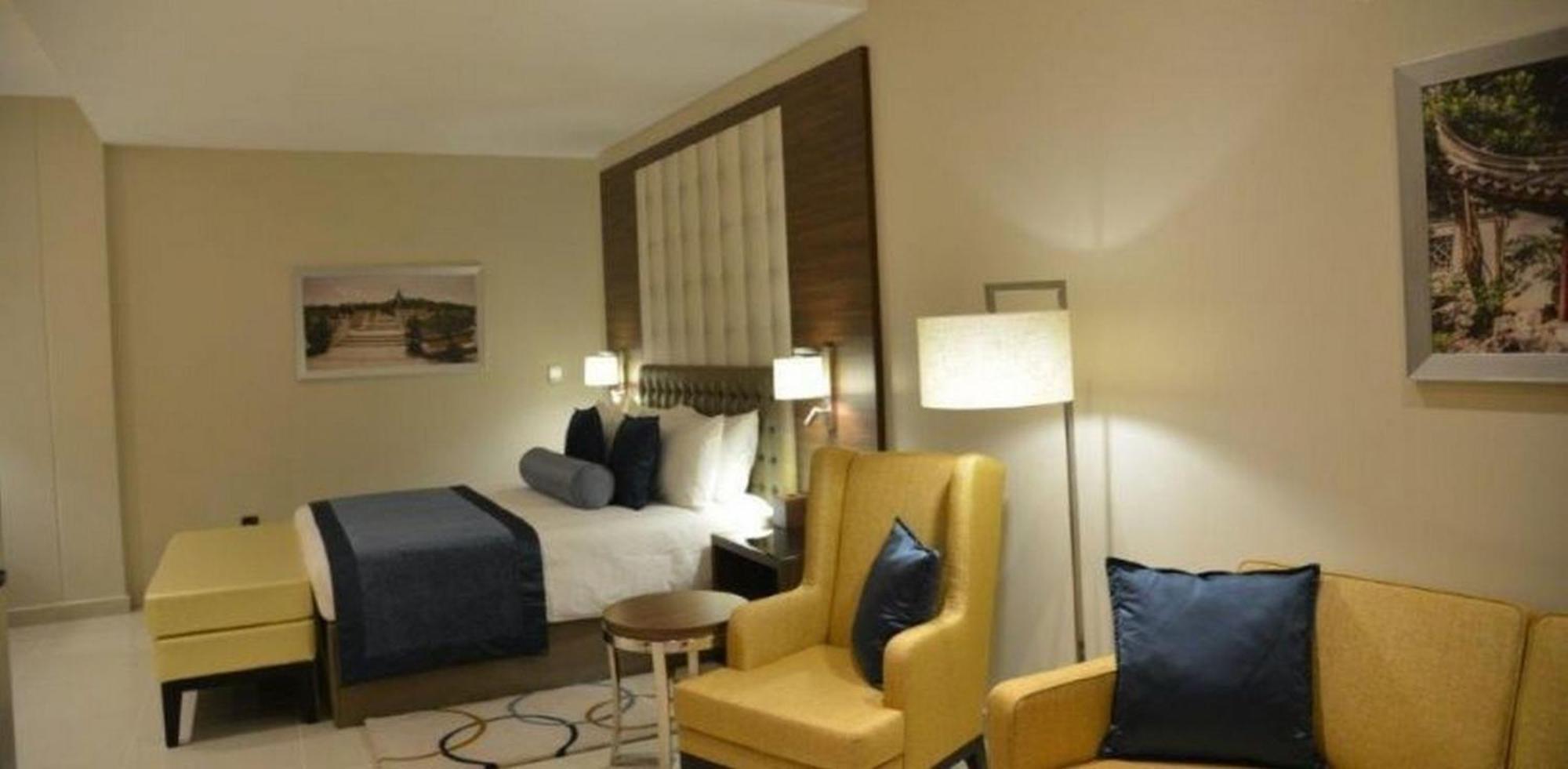 Room In Lodge - The Envoy Hotel And Suites Abuja Esterno foto