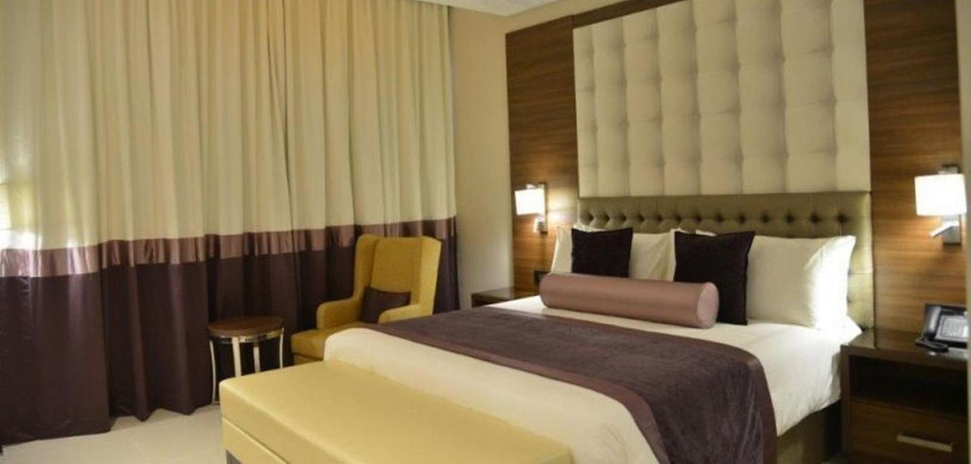 Room In Lodge - The Envoy Hotel And Suites Abuja Esterno foto