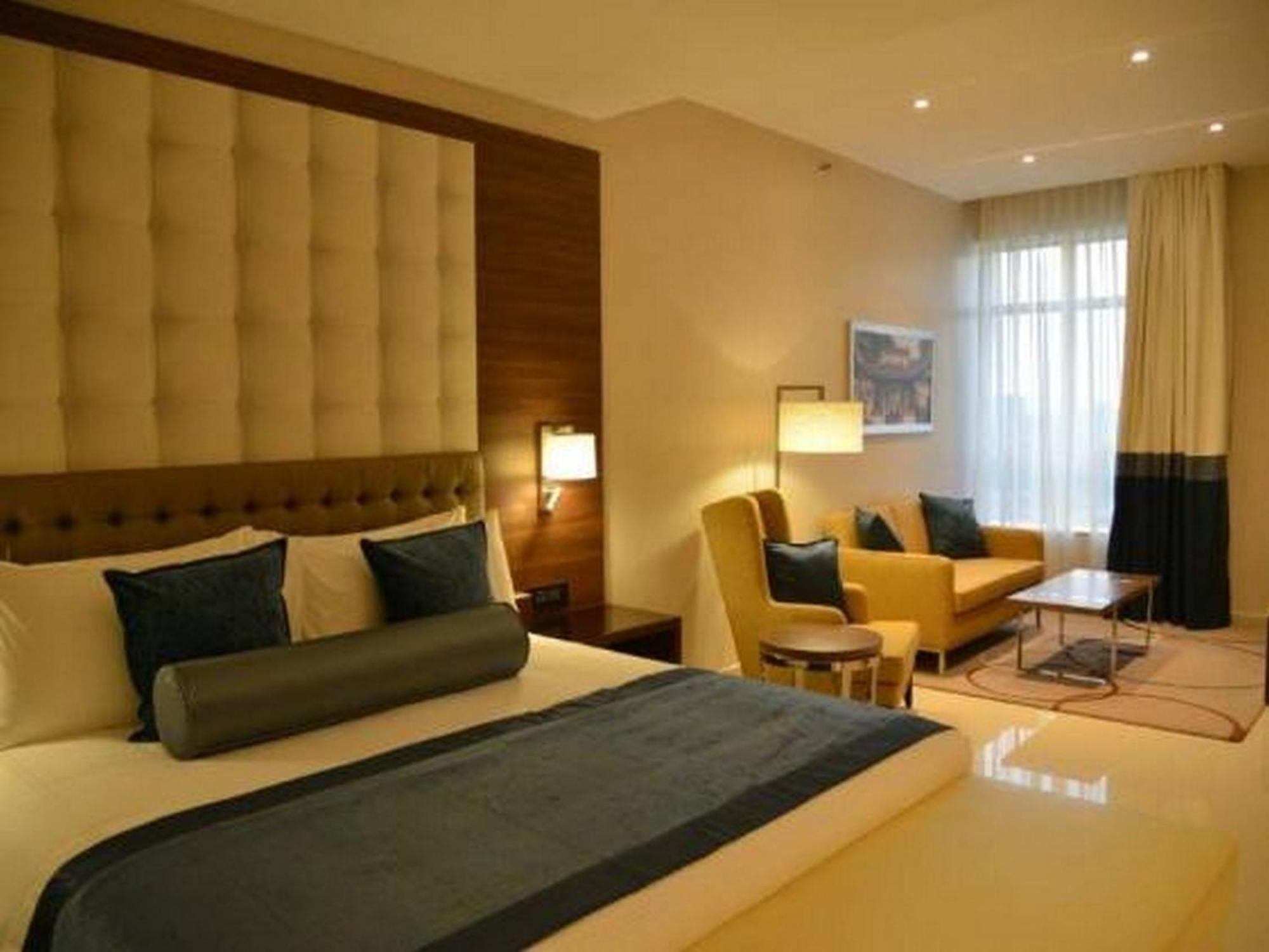 Room In Lodge - The Envoy Hotel And Suites Abuja Esterno foto
